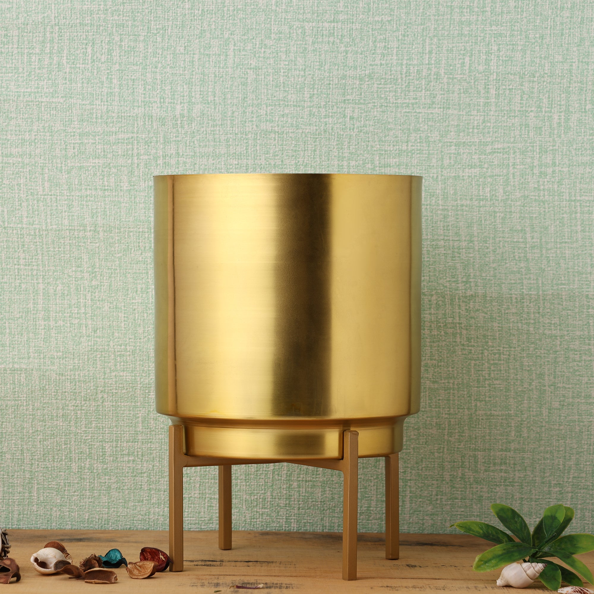 Ember Gold Planter (Pack Of 1)