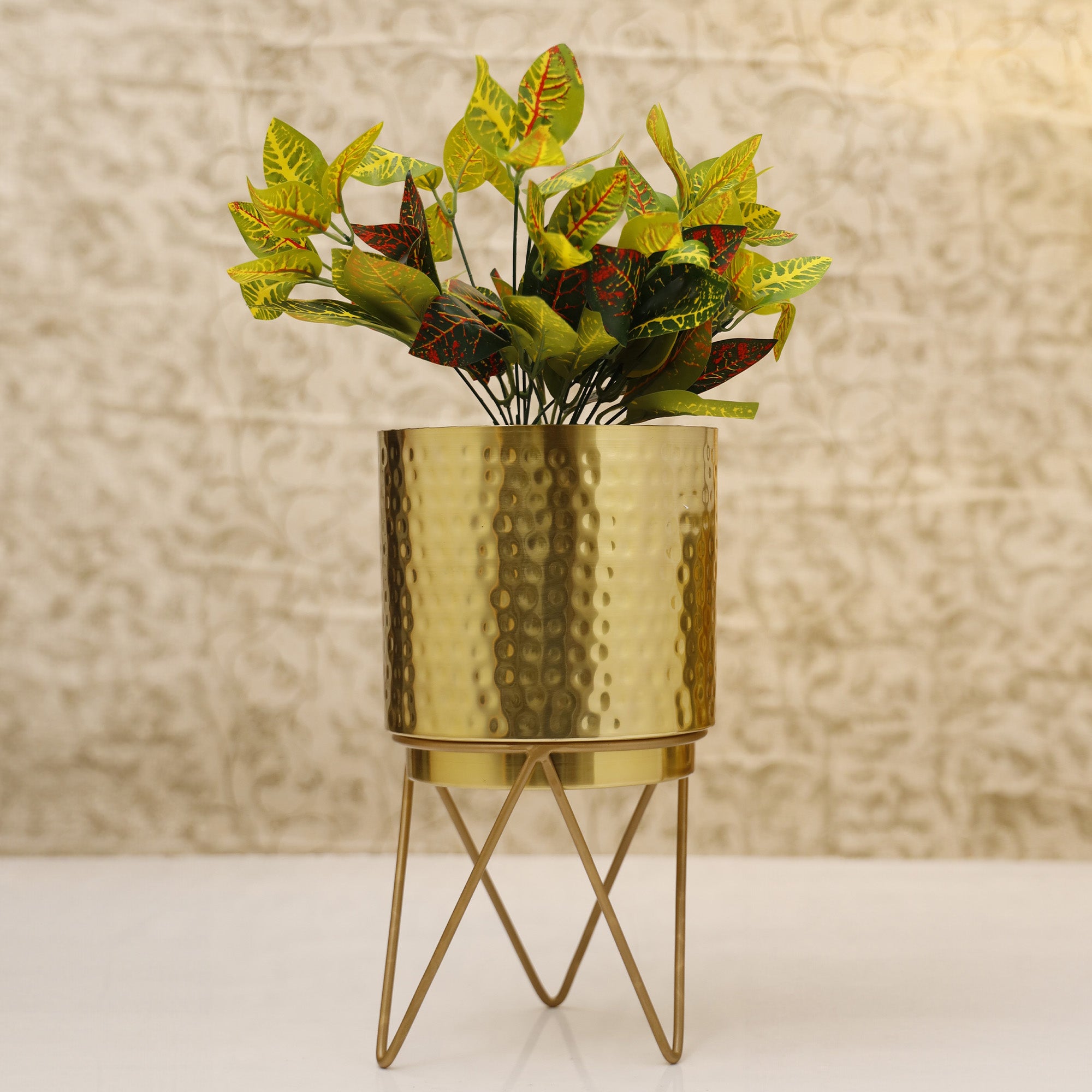 Elle Gold Hammered Planter (Pack Of 1)