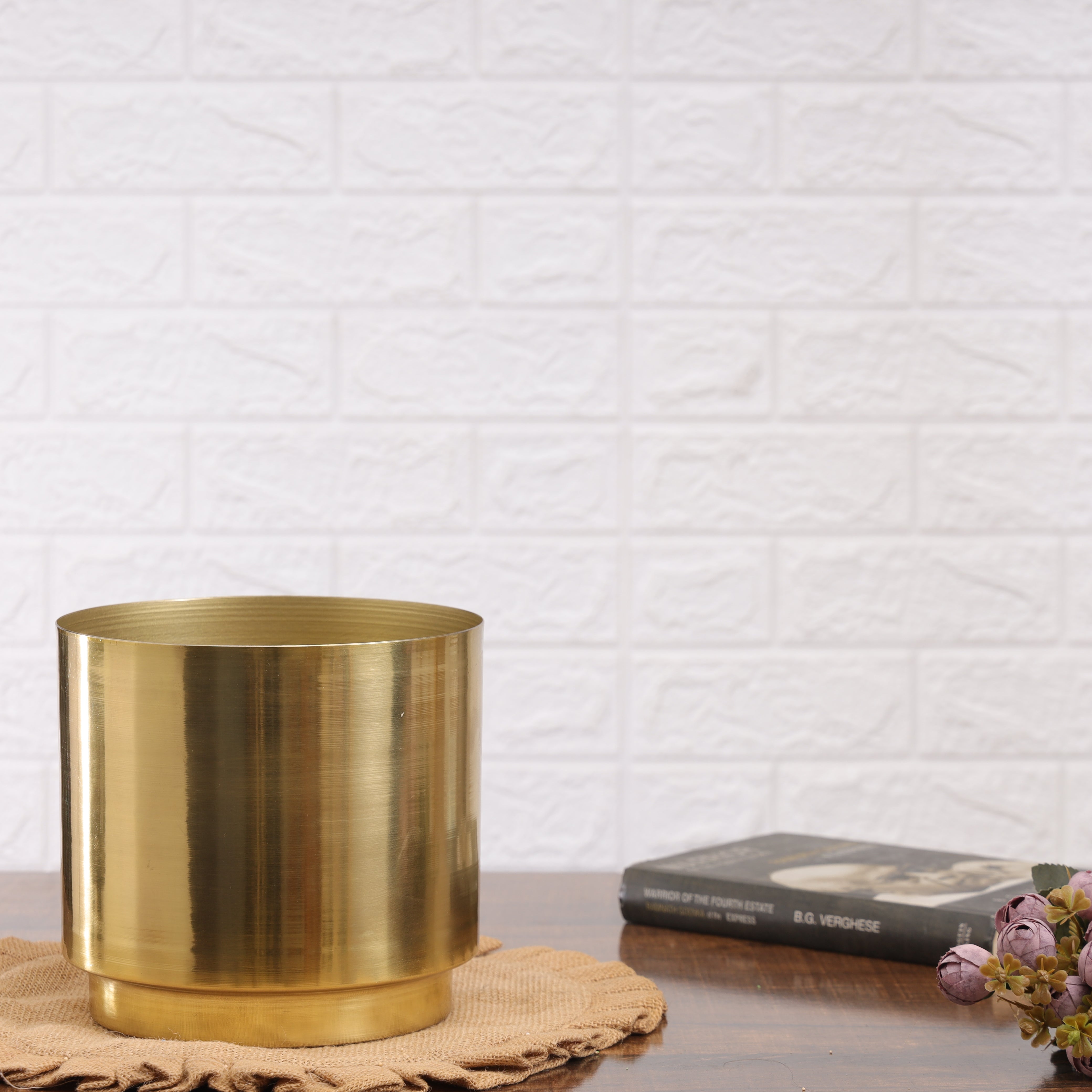 Dew Gold Planter (Pack of 1)